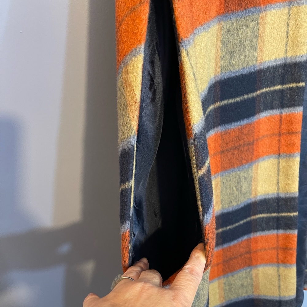 Re-Named Plaid Cape Size M - Picture 3 of 9